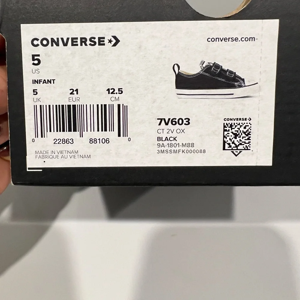 **NWT** Converse Toddler Black & White Double Velcro Low-Top Sneakers, Size 5 - Picture 2 of 3